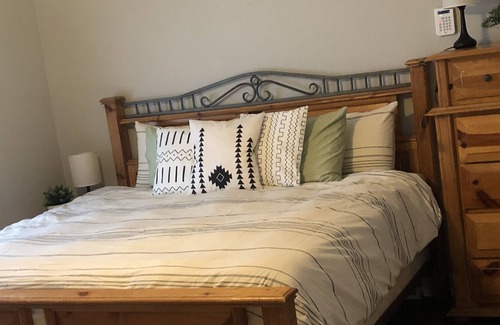 Grandview House | Relaxing KC Hidden Gem-BOHO