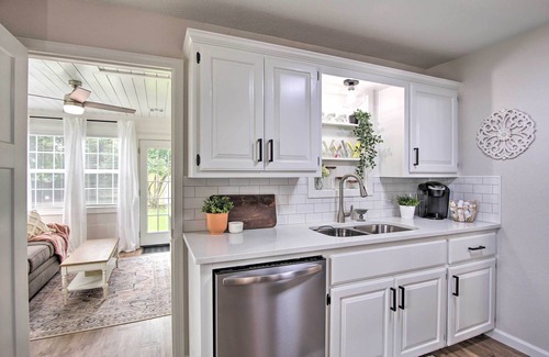 Fort Gibson House | Relaxing King Master Suite! Great backyard, Games, Firepit