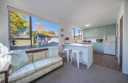 Te Anau House | Relaxing Kiwi Bach - Te Anau Holiday Home