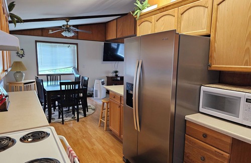 St Ignace House | Relaxing Lake View Home, Pet Friendly, Central Location. Close to Ferries!