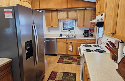 St Ignace House | Relaxing Lake View Home, Pet Friendly, Central Location. Close to Ferries!