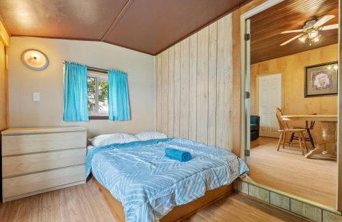 Otonabee-South Monaghan House | Relaxing Lakefront Cabin