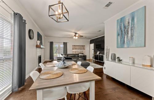 Shenandoah House | Relaxing Lakeview Retreat - Sleeps 6!