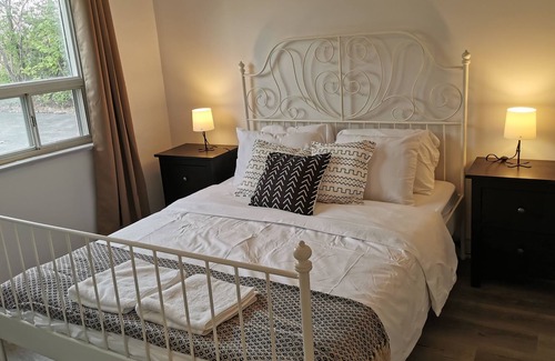 North York Apartment | Relaxing Lilac10-mins to the Airport