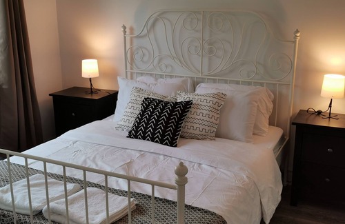 North York Apartment | Relaxing Lilac10-mins to the Airport