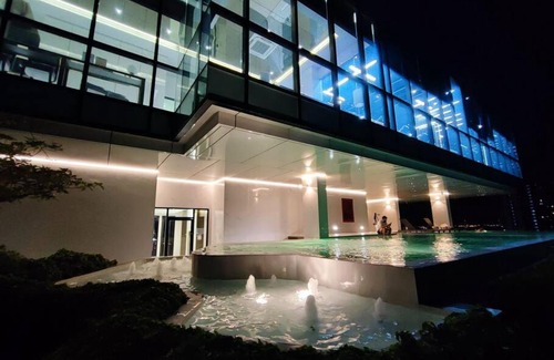 Bang Na Apartment | Relaxing Luxury Bangkok View Studio Room Near BTS