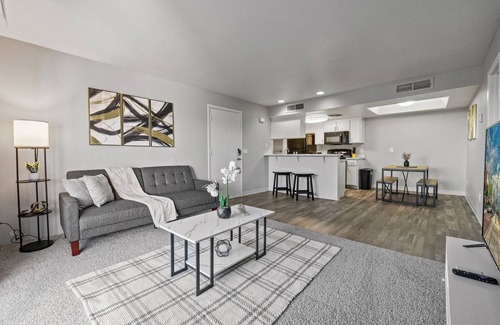 Mesa Apartment | Relaxing Mesa 1 BD Getaway w/Pools, Game Room, Basketball Courts+ More