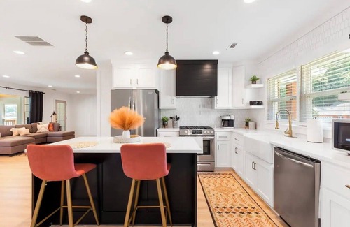 Carrollton House | Relaxing, modern full-size house with pool overlooking a beautiful lake view.