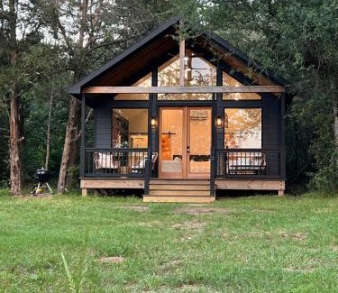 Cedar Creek House | Relaxing Modern stay on a Ranch