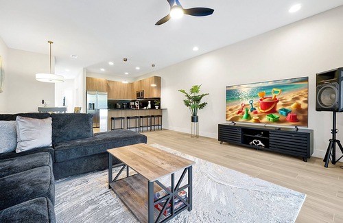 Four Corners House | Relaxing Nature Escapade with Game Room