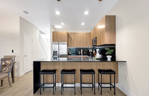 Four Corners House | Relaxing Nature Escapade with Game Room