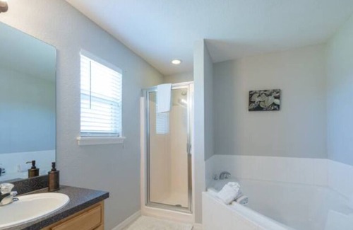 Silver Creek House | Relaxing newly remodeled house near Disney Grill Area, Spa & Pool, Garden Tubs