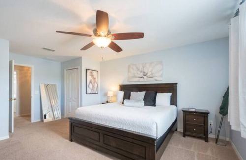 Silver Creek House | Relaxing newly remodeled house near Disney Grill Area, Spa & Pool, Garden Tubs