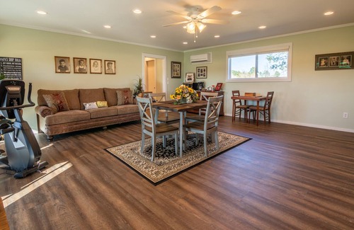 Pittsburg House | Relaxing piney woods barndominium on 75 acres.