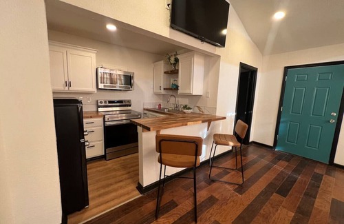 Poteet House | Relaxing Pond view cabin!