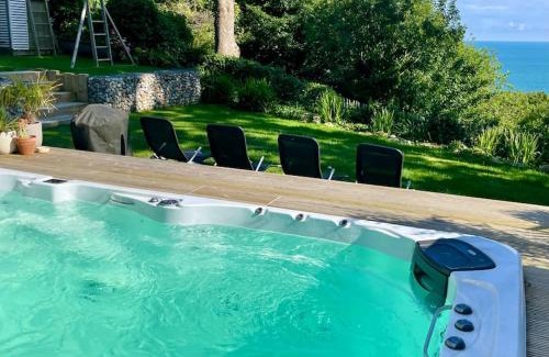 Niton Apartment | Relaxing private entrance ensuite room with stunning sea view and swimspa
