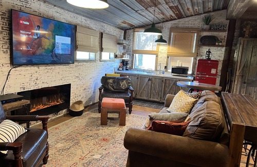 Leakey House | Relaxing Private Getaway just 1 mile North of Leakey.Includes "GAME-ROOM"