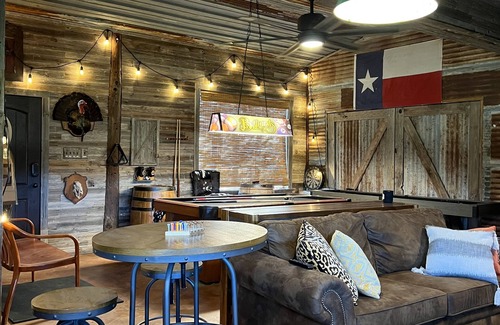 Leakey House | Relaxing Private Getaway just 1 mile North of Leakey.Includes "GAME-ROOM"