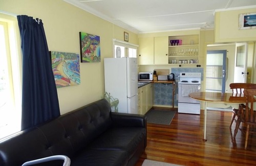 Raglan House | Relaxing Raglan Bach