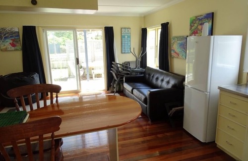 Raglan House | Relaxing Raglan Bach