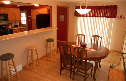 Rockford House | Relaxing ranch in NE Rockford
