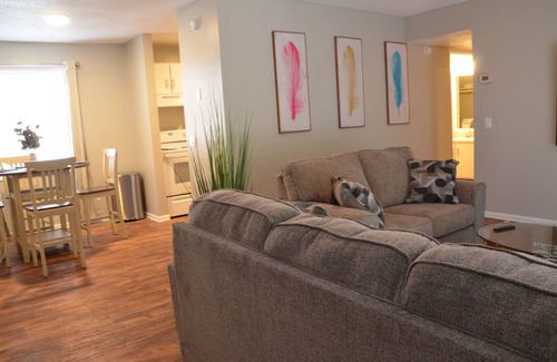 Enterprise Apartment | Relaxing Retreat: 2-bedroom apartment in superb Enterprise highspeed internet