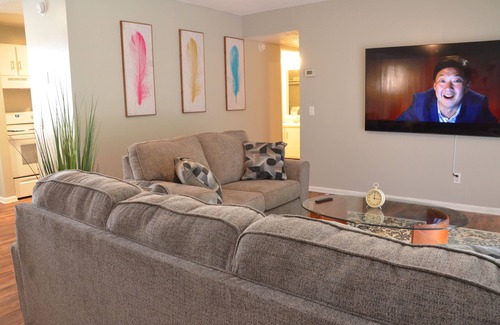Enterprise Apartment | Relaxing Retreat: 2-bedroom apartment in superb Enterprise highspeed internet