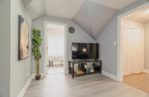 Lombard Apartment | Relaxing Retreat in the Heart of Lombard With Laundry