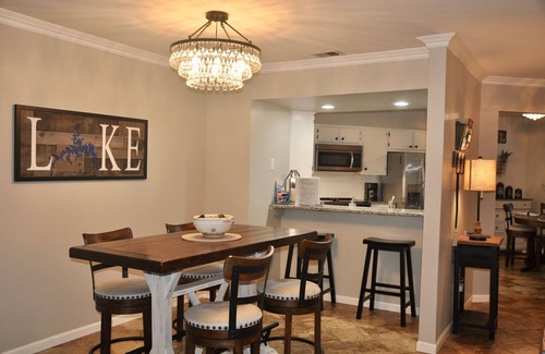 Table Rock Condo | "Relaxing Retreat" No Stairs~Indoor Pool~Wifi~Lake View~Golf~Trout~Pickleball