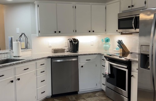 Table Rock Condo | "Relaxing Retreat" No Stairs~Indoor Pool~Wifi~Lake View~Golf~Trout~Pickleball