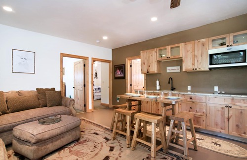 Glenwood Springs Apartment | Relaxing River's Edge Condo w/Private Beach, Fishing/Boat Access, 33 mi 2 Aspen