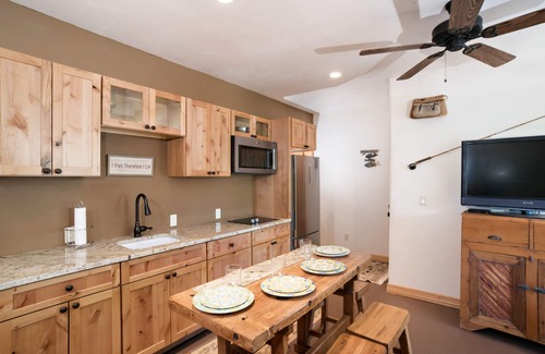 Glenwood Springs Apartment | Relaxing River's Edge Condo w/Private Beach, Fishing/Boat Access, 33 mi 2 Aspen