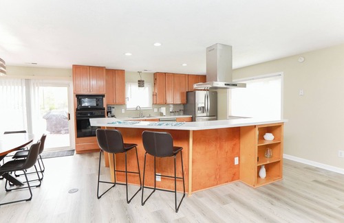 Hampton House | Relaxing Riverfront Getaway in Philips Lake