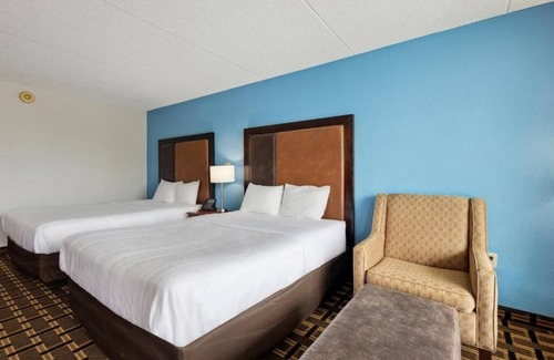 Greeneville Hotel | Relaxing Room Near Historic Site With Pets Welcome and Parking