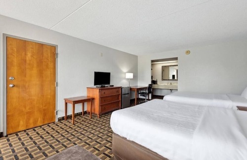 Greeneville Hotel | Relaxing Room Near Historic Site With Pets Welcome and Parking