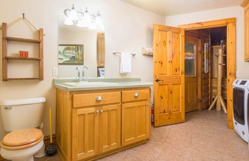 Appleton House | Relaxing Rustic Retreat - sleeps 12 4 BR 4 Bath