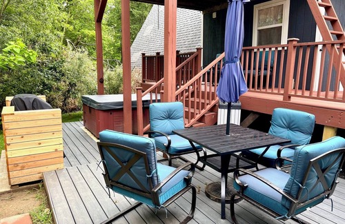 Findlay Ski Chalet | Relaxing Scenic 2-Bedroom Retreat With Private Hot Tub