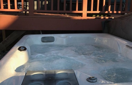 Findlay Ski Chalet | Relaxing Scenic 2-Bedroom Retreat With Private Hot Tub