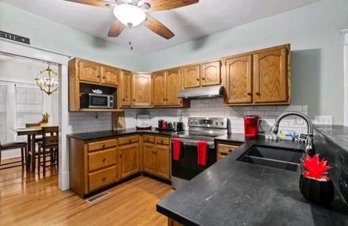 Highland Park House | *Relaxing Southern Comfort Retreat*- 5mins from Downtown