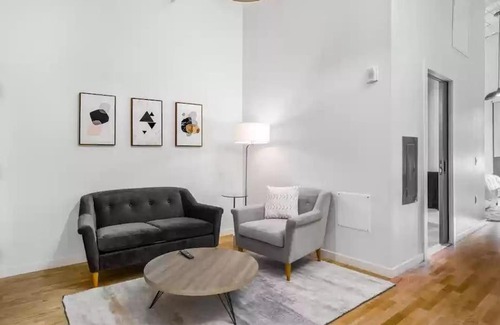 Downtown Hartford Apartment | Relaxing Space Downtown - Close To Hospitals - Free Parking and Wifi