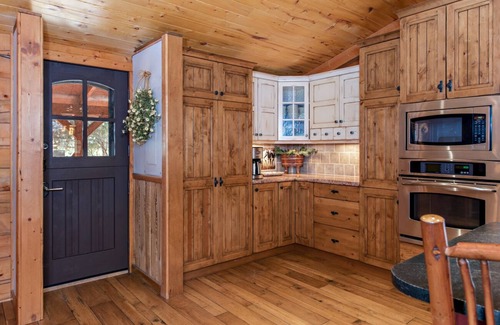 Carbondale House | Relaxing, spacious Rocky Mountain log retreat- convenient Roaring Fork location!