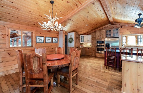 Carbondale House | Relaxing, spacious Rocky Mountain log retreat- convenient Roaring Fork location!