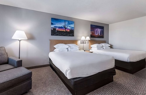 Palm Valley Hotel | Relaxing Spacious Unit Near Attractions, Free, Wifi, Pool, Parking, Breakfast