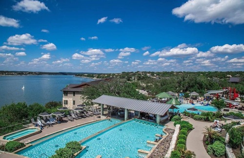 Lakeway Hotel | Relaxing Stay! Balcony, Outdoor Pool, Pet-Friendly!