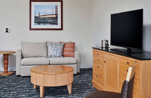 Berkeley Hotel | Relaxing Stay, Convenient Location! Pets Allowed, w/Pool, Near Marina Mall