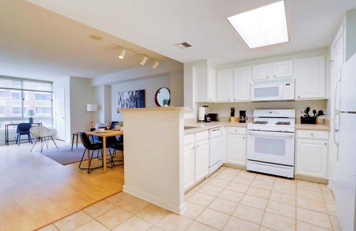 Ballston Apartment | Relaxing Stay in Prime Ballston Location