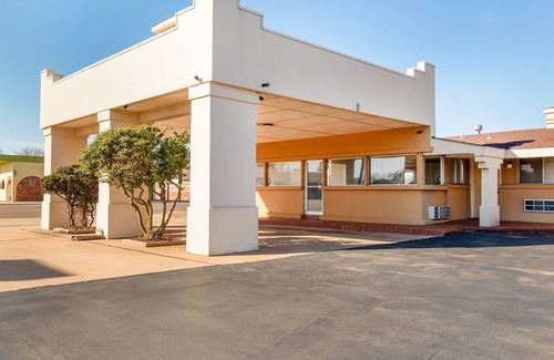 Elk City House | Relaxing Stay! Minutes to National Route 66 Museum, Free Parking