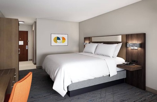 West Kissimmee Hotel | Relaxing Stay Near Orlando Attractions with Free Breakfast & Pool Access
