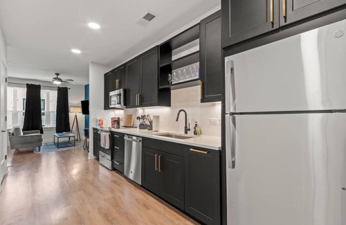North Hyde Park Apartment | Relaxing Studio | Pool & Gym | Central!