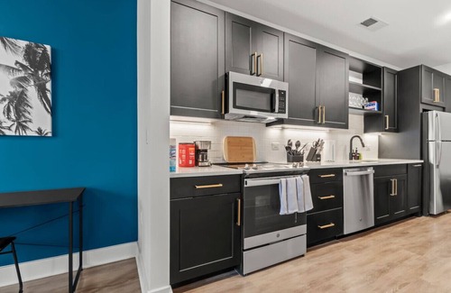 North Hyde Park Apartment | Relaxing Studio | Pool & Gym | Central!